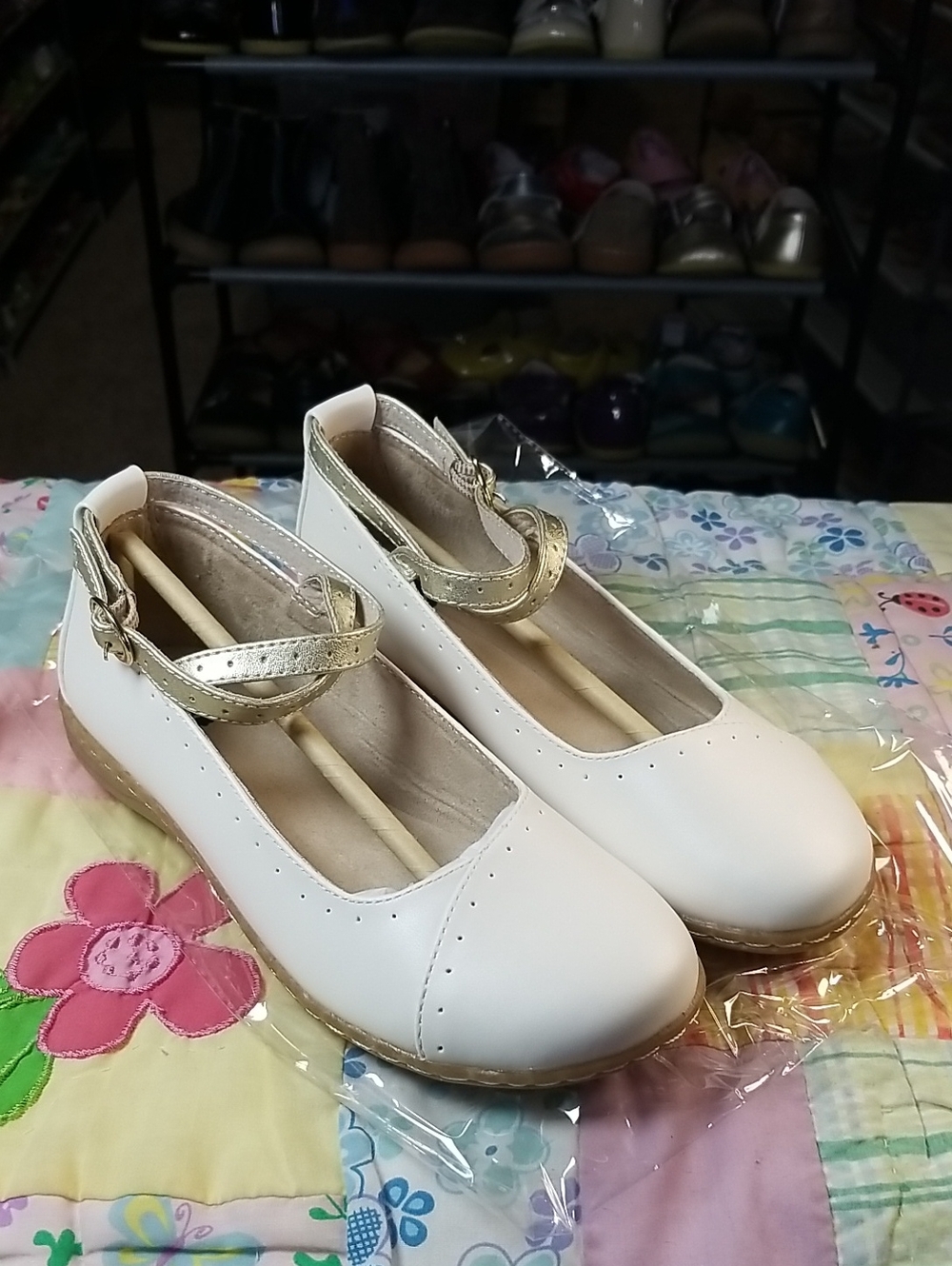 Livie & Luca White Flats with Gold Criss Cross Ankle Strap HTF 2 Youth Size 2Y